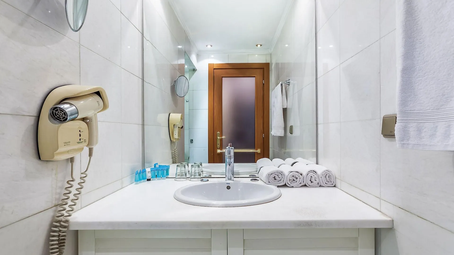 Minerva Premier Hotel Thessaloniki 4*,
