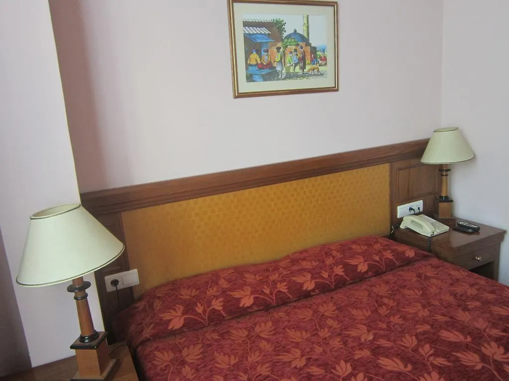 Minerva Premier Hotel Thessaloniki 4*,