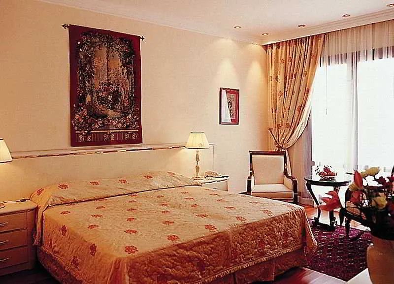 Minerva Premier Hotel Thessaloniki 4*,